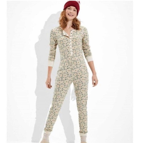 NWT American Eagle Christmas Waffle Onesie Medium - Picture 2 of 2